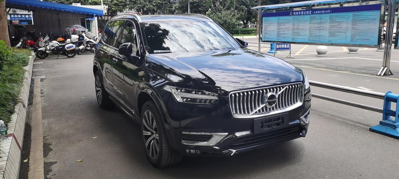 沃尔沃XC90 B6智雅已提车  请较下各位 投屏导航效果怎么样 抬显可以同步不 谢谢