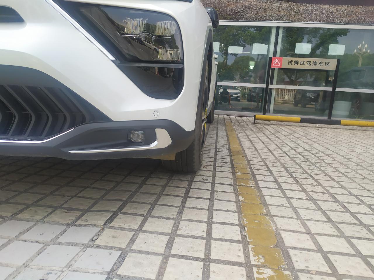 雪铁龙凡尔赛C5 X 一级车，车机比高配的少了些什么？影响以后升级吗？比如加装360，加装行车记录仪能入车机吗？