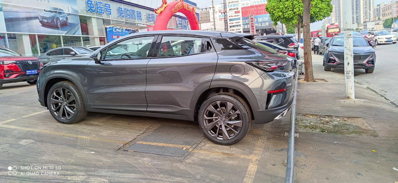 长安UNI-T 你们都选的什么颜色？我选的原子灰，但是突然特喜欢星际灰