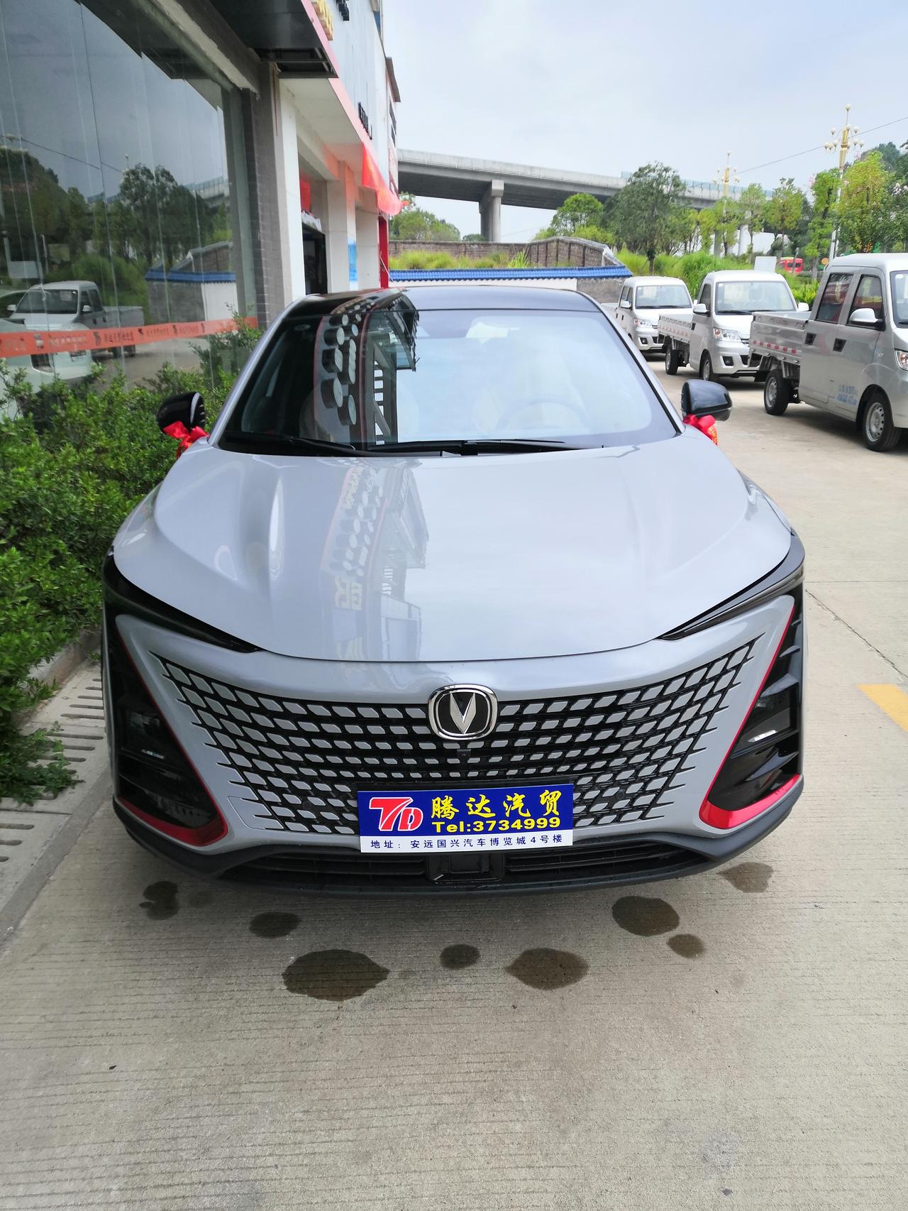 长安UNI-T 万能的车友圈啊，求问怎么让车子不那么容易沾灰尘，打蜡、镀晶、镀膜哪个好？价格方面又要多少呀！？