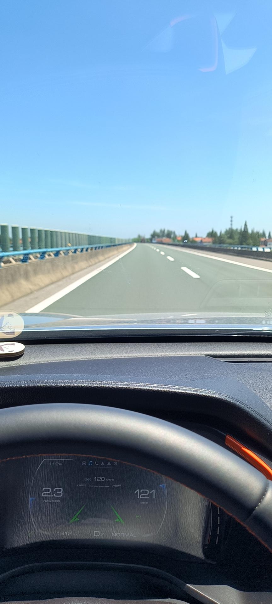 哈弗赤兔 为什么我跑高速，一个人，也没大脚油门过，油耗还能到8个！