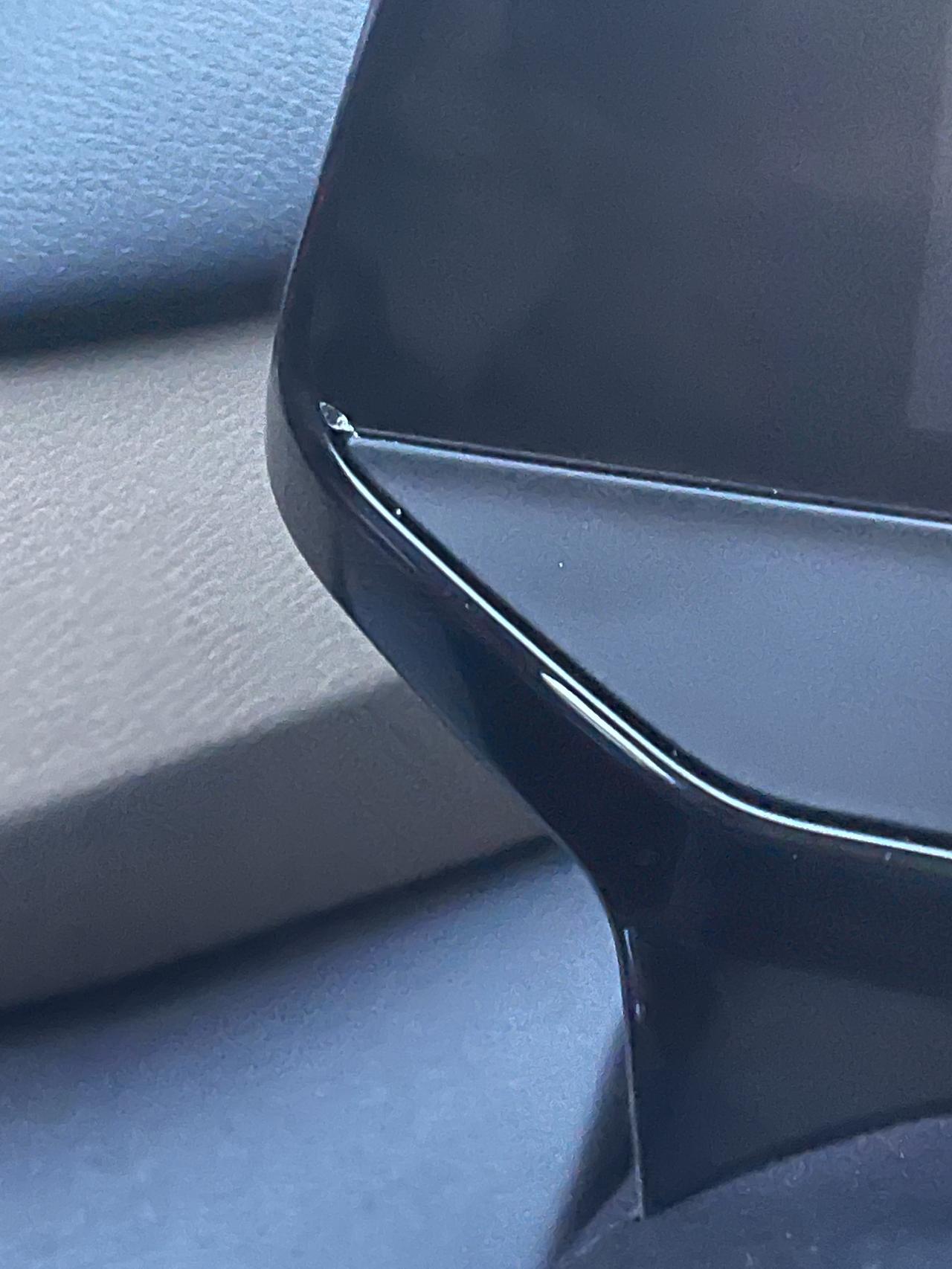 大众ID.4 X 提车第四天 发现仪表盘屏幕有一个小角是碎的翻查图片发现是之前就碎的 我和销售都没发现该如何维权