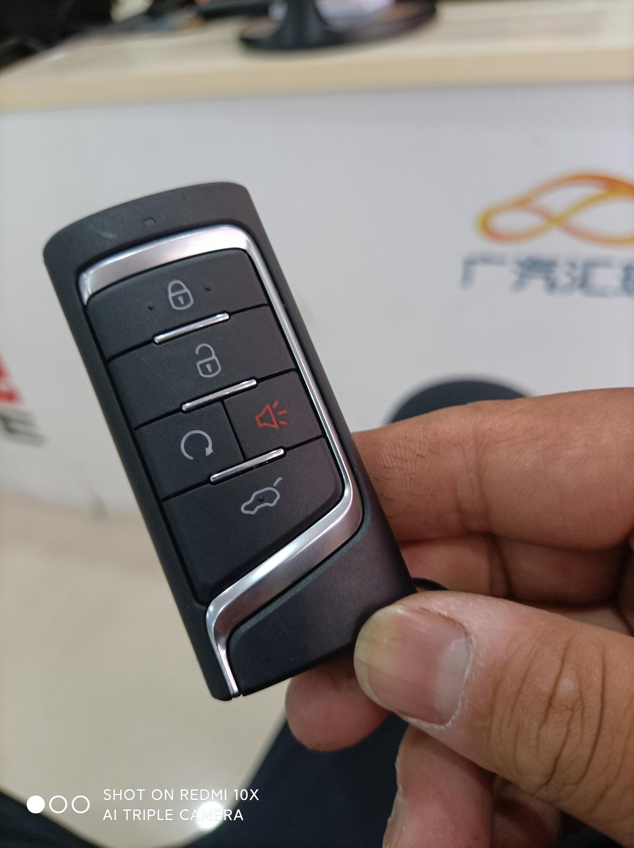 广汽传祺传祺GS4 提车啦，今天一天转了5家汽贸！ 裸车98800 保险6500  上牌300 无任何费用！！贷款7.9
