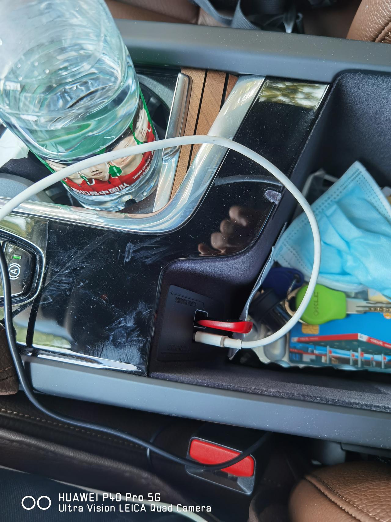 沃尔沃XC90 21款XC90，点烟器没电了，手套箱还有电，是不是保险丝烧了？能简单搞一下嘛？