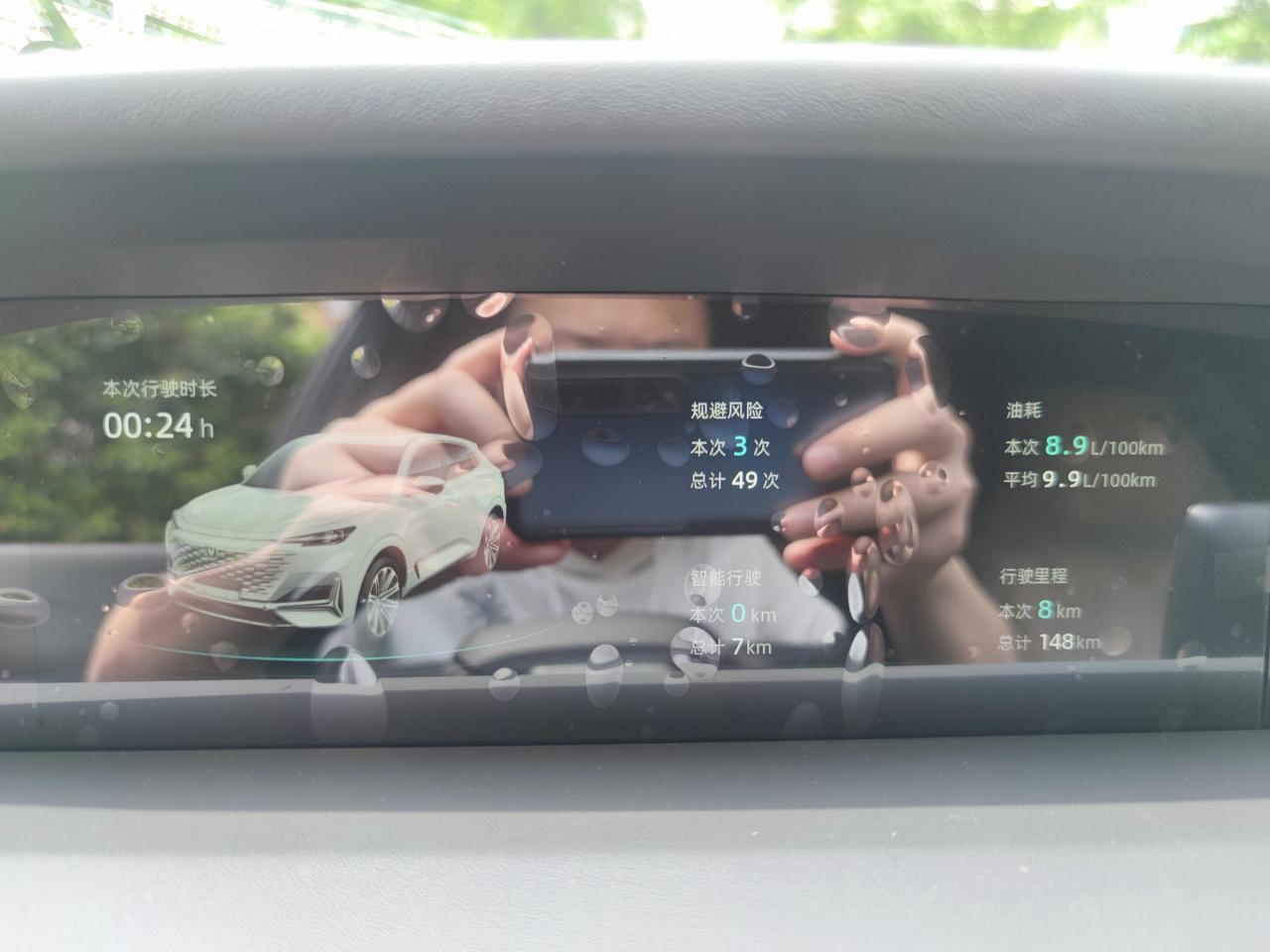 长安UNI-K 无语了，这内饰颜色很丑吗？很土吗？我就喜欢这个颜色怎么了，我爸说没经过他们同意就选了这个色，没黑色显高档