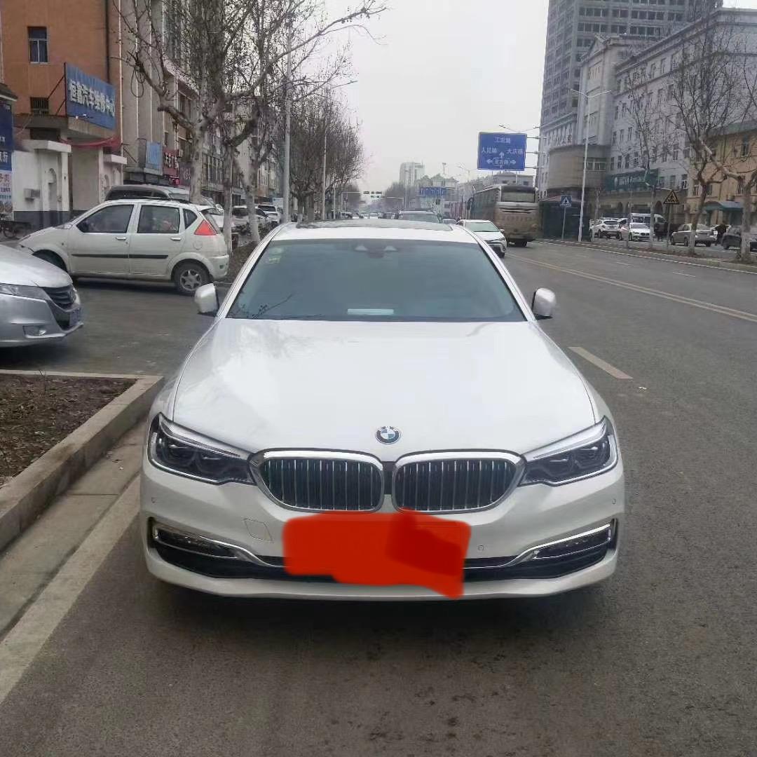 宝马5系PHEV 18年10月上牌的，530Le先锋版目前跑了5万公里，还能值多少钱