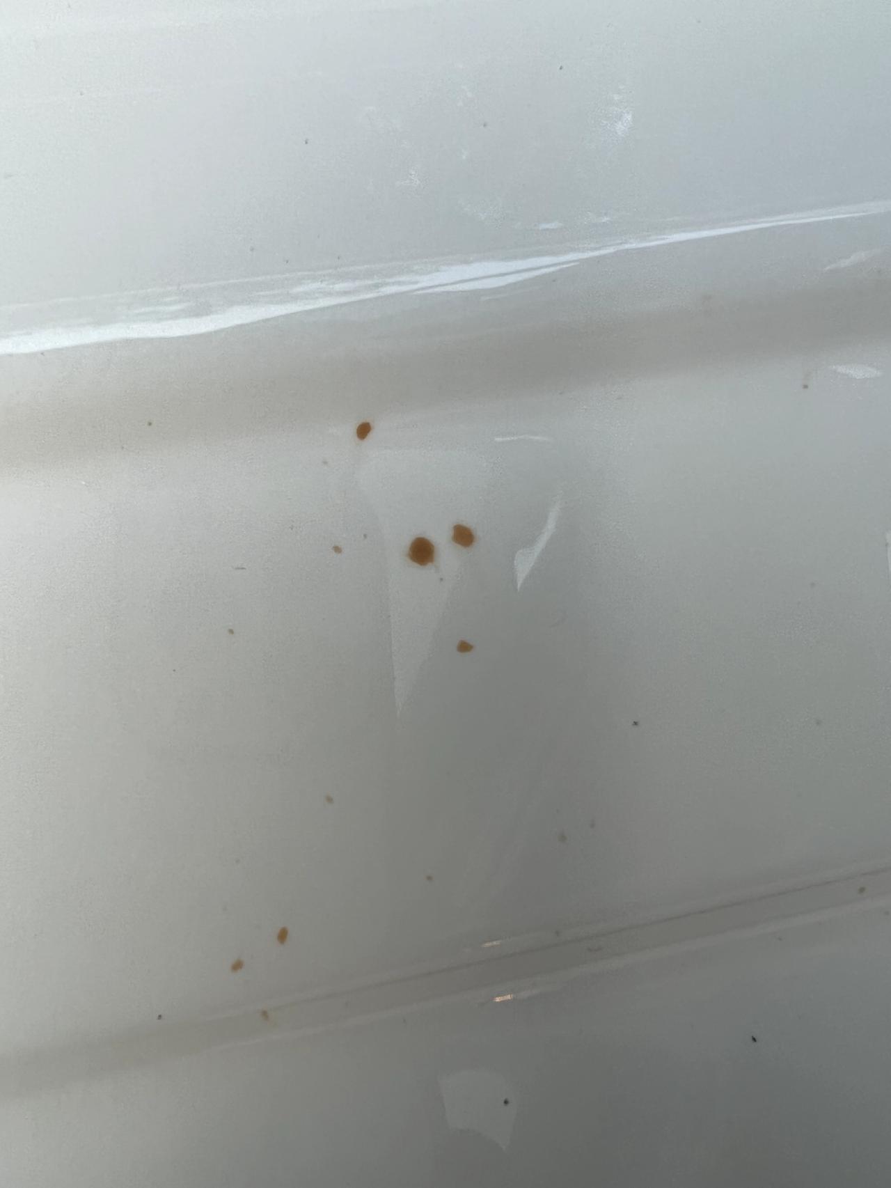 哈弗赤兔 车友们你们有出现同样的问题么，车子平均2星期，里里外外都会洗的干干净净，7000公里了昨天洗车发现车门门槛处车