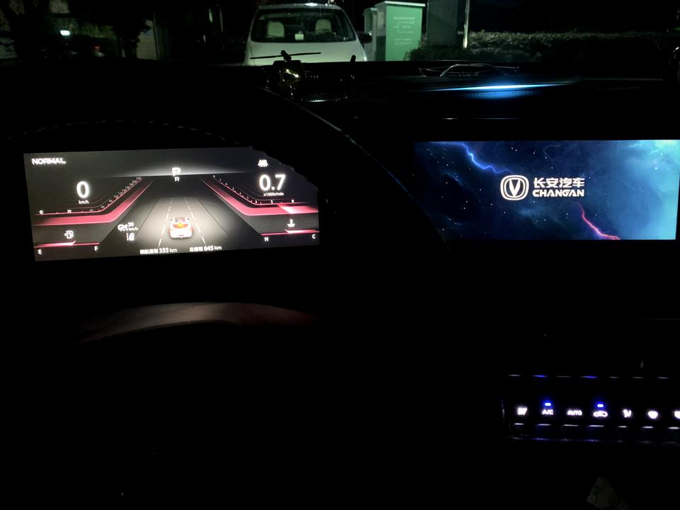 长安UNI-T 车机系统一直卡着不出来什么鬼？