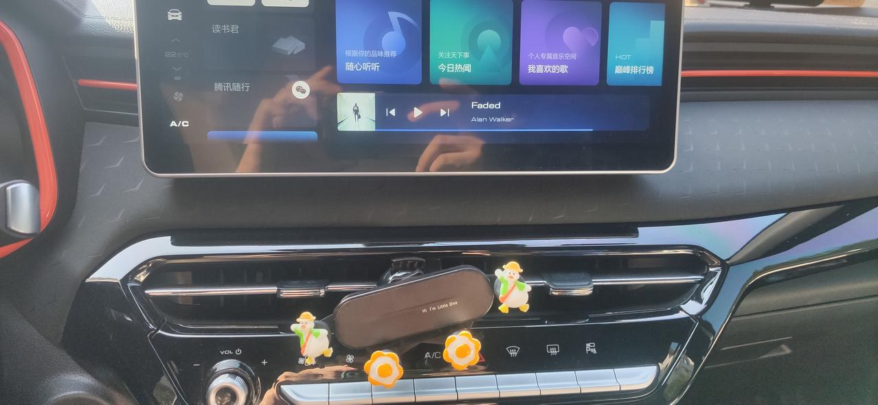 哈弗赤兔 夏天汽车暴晒后应该怎么开空调才合理，今天收到一篇推文说直接开空调会增加汽车的负荷，而且效果不好。但APP上面又