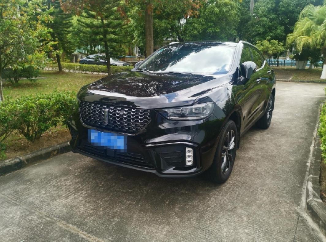 长安UNI-T 昨天看了unit顶配，vv52020   1.5  这两款车有点纠结，各大网友觉得哪款合适