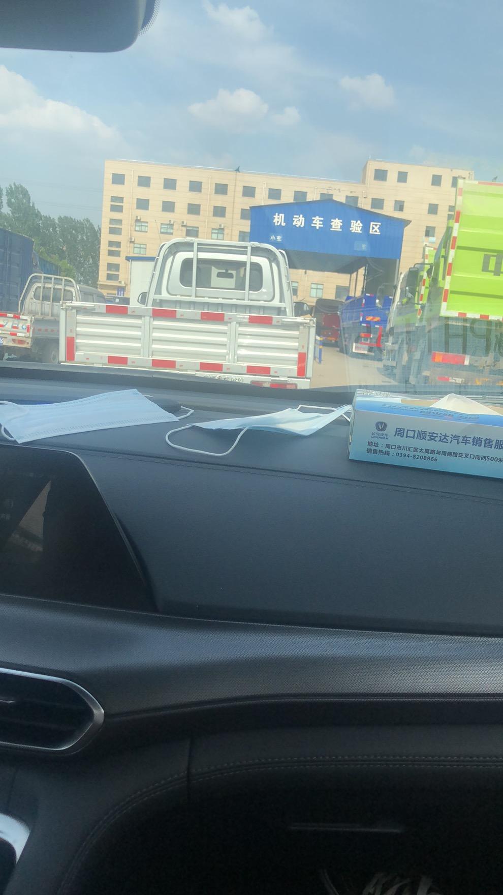 长安UNI-T 我想知道这个车是不是在驾驶过程中不能折叠后视镜