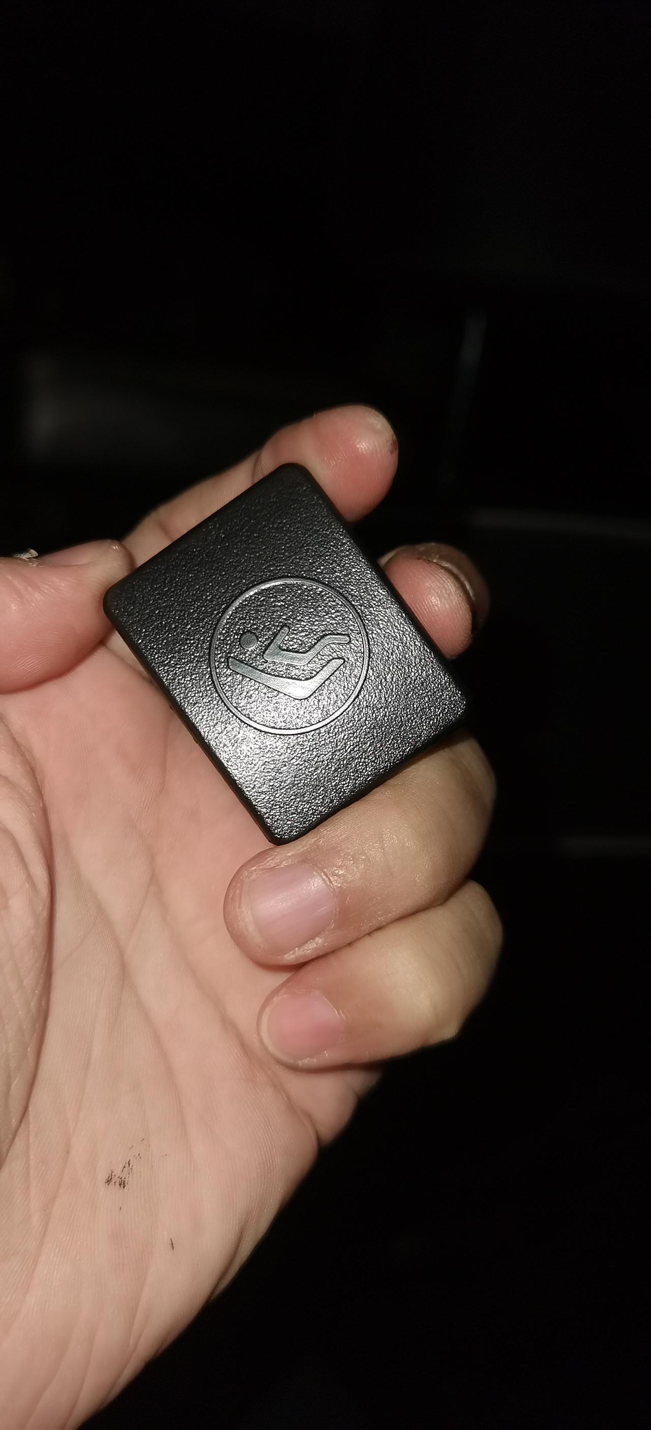 坦克300 装完坐垫后发现多出来一个儿童座椅的卡扣，这个是多余备用的么？后座上已经有4个扣着的了。
