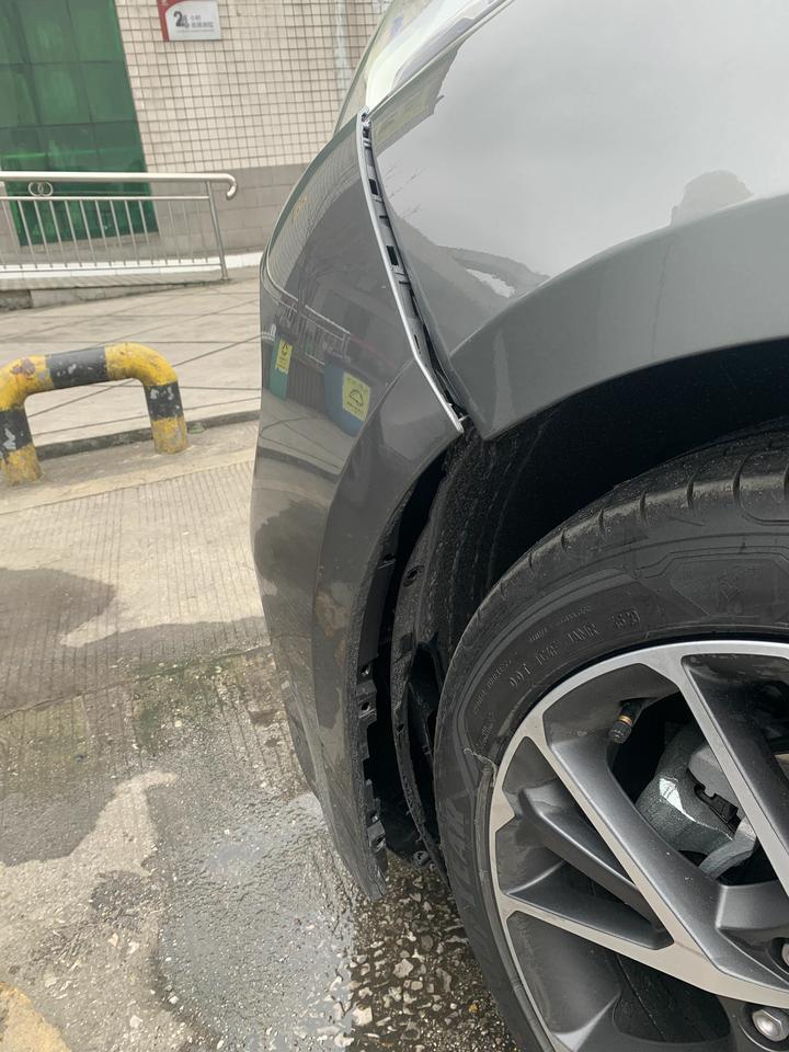 领克03 事故咋处理啊？高速上撞路障了。还没上牌