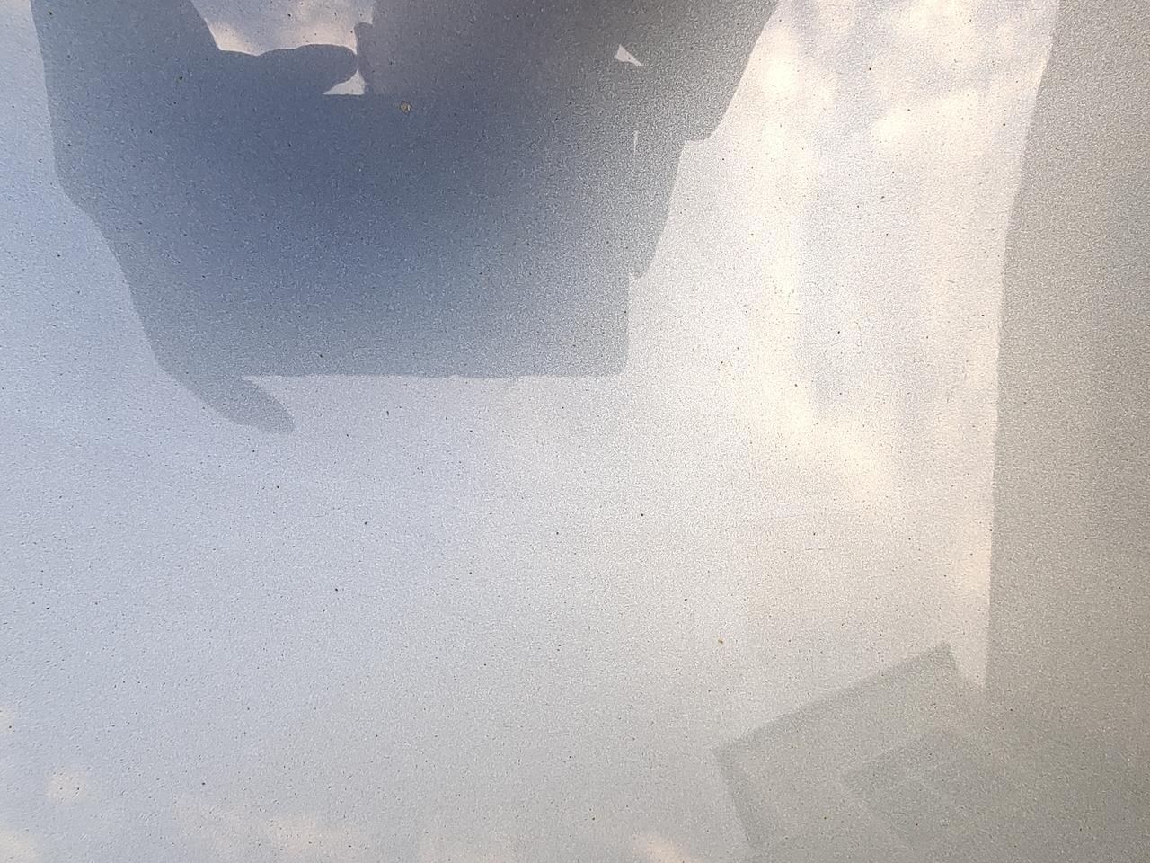 大众朗逸 车友们，想问一下这引擎盖一个月不到就有这种像是锈斑的正常吗