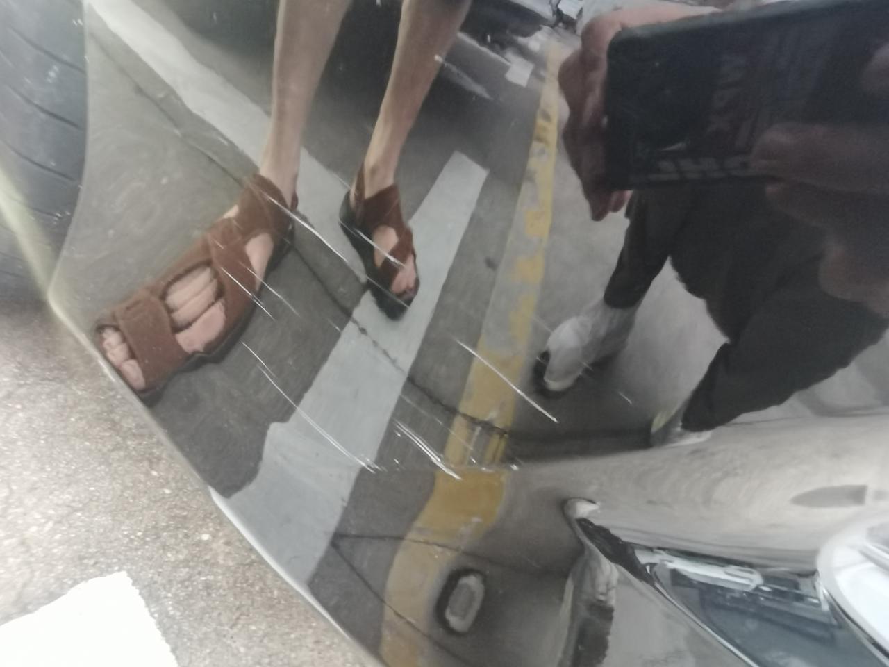 丰田凯美瑞 倒车的时候看后面没注意前面然后撞到柱子上了，去4s店维修要多少