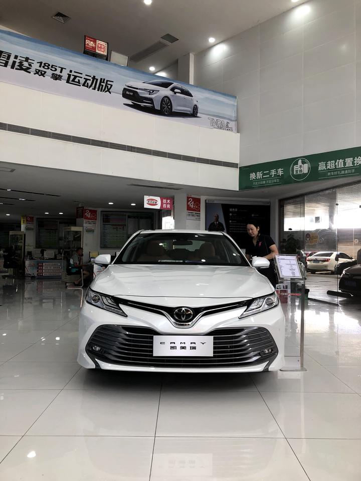 请问各位凯美瑞2.0g或是2.5g优惠多少，本人坐标南宁，正在纠结不知道选哪个，2.5的轮毂看着大气，但又怕机油问题。2
