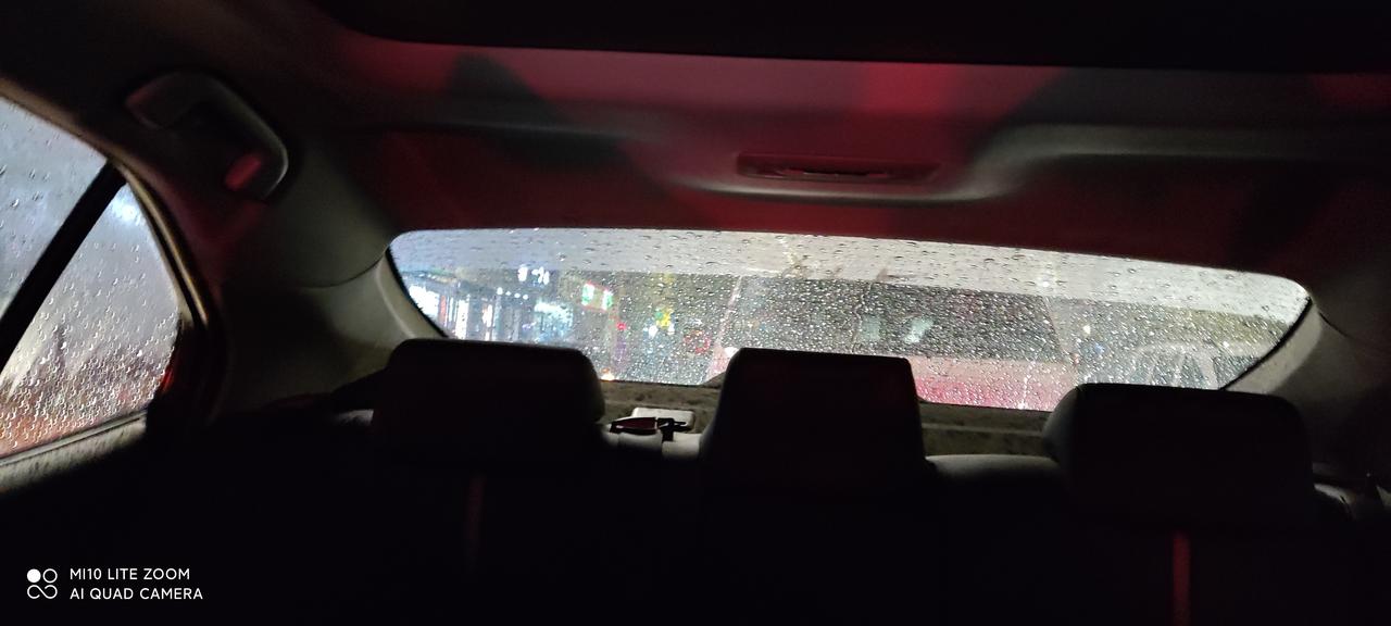 丰田凯美瑞 刚提车不到半年，第一次用到这个后窗加热功能，想问下新提车的朋友，你们车下雨时候也是上半部分加热不到吗？我看上