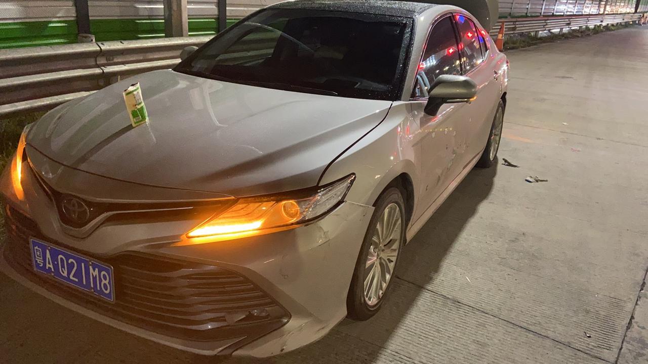 丰田凯美瑞 各位朋友你们的车有没有出现过轻加油好像不会动那样，然后一秒多两秒后突然自己加速的这种情况啊？