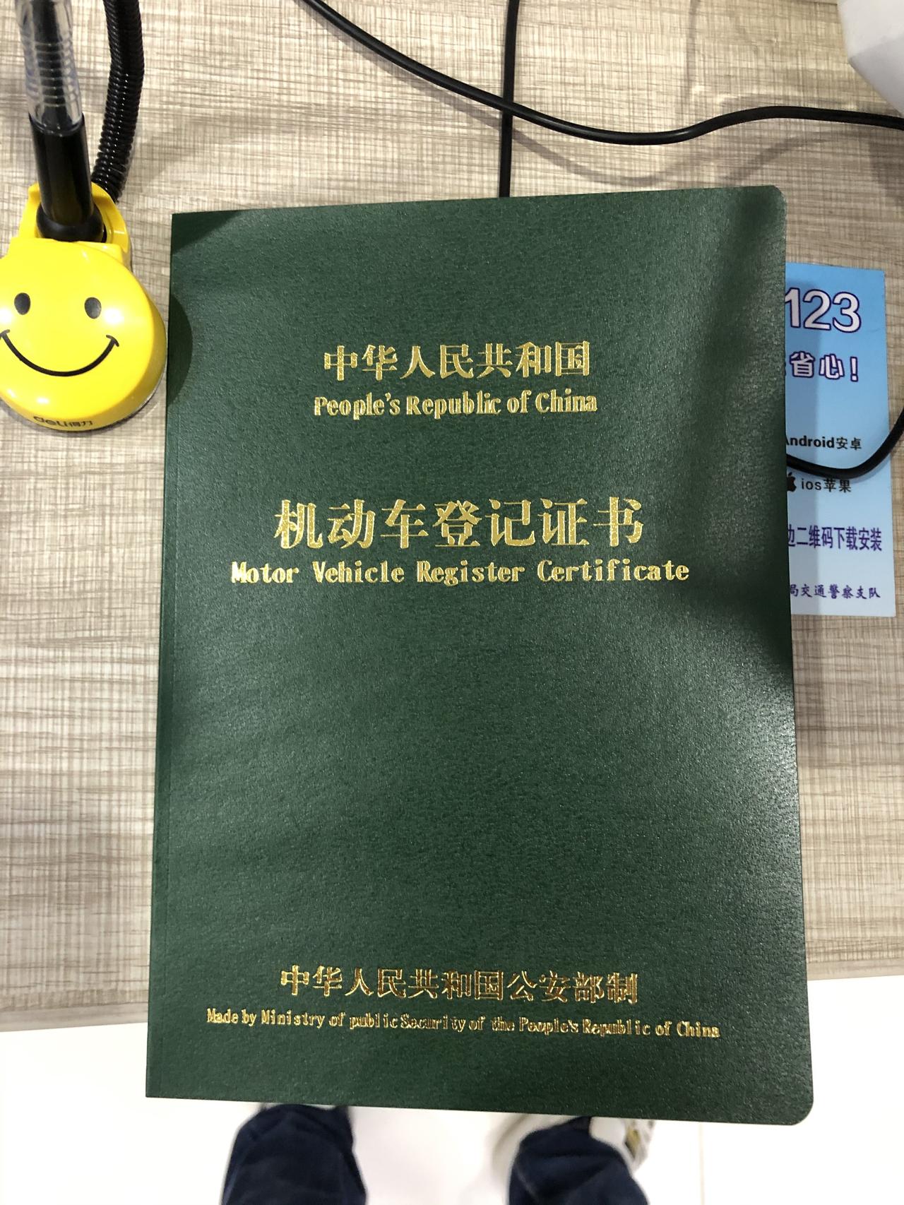 新购凯美瑞2.0豪华，每次下车都忘记手动关后视镜，问下大神们，能不能刷锁车自动折叠？多少钱？还有玻璃能不能锁车自动升窗呢