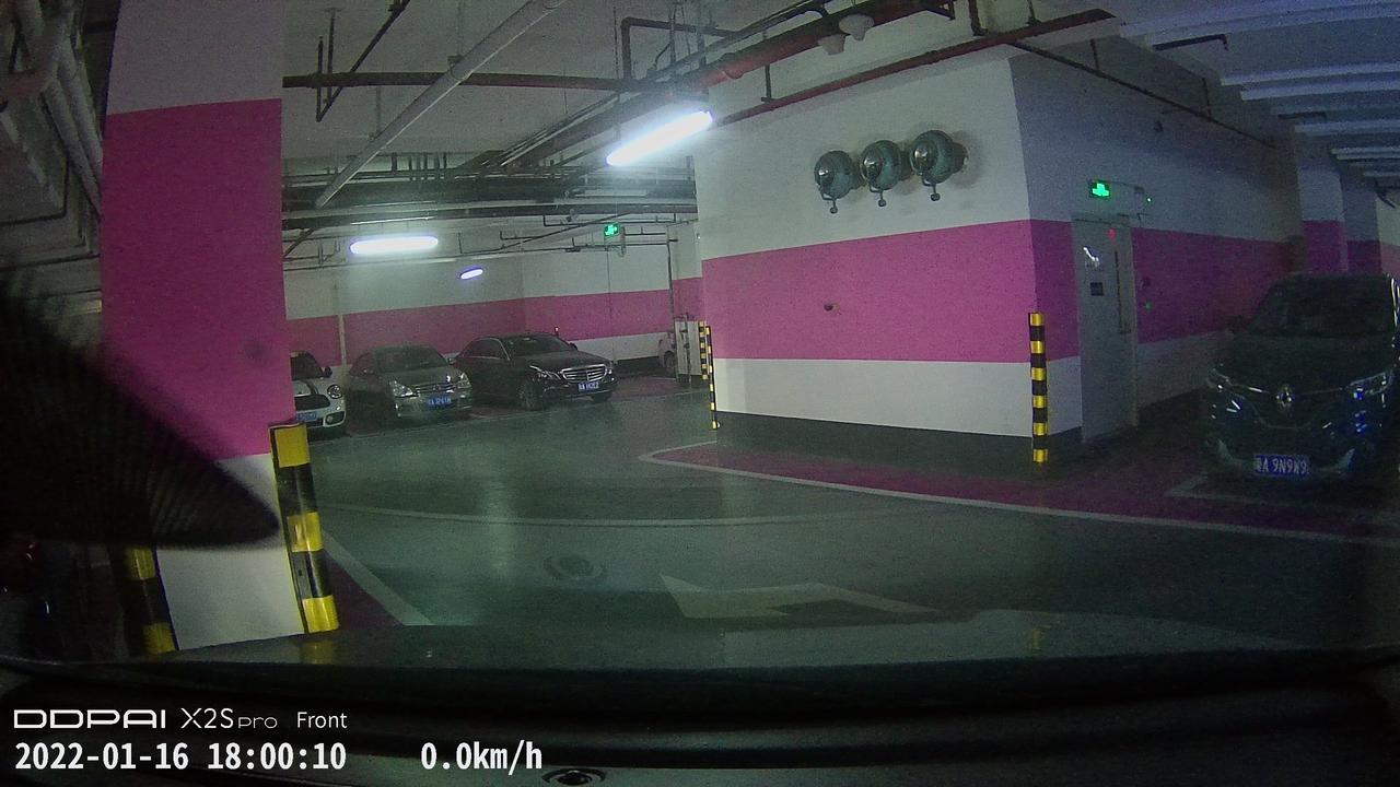 广汽传祺传祺M8 想问M8用什么行车记录仪好，我的盯盯拍被玻璃的黑影遮住，放下点又影响视线