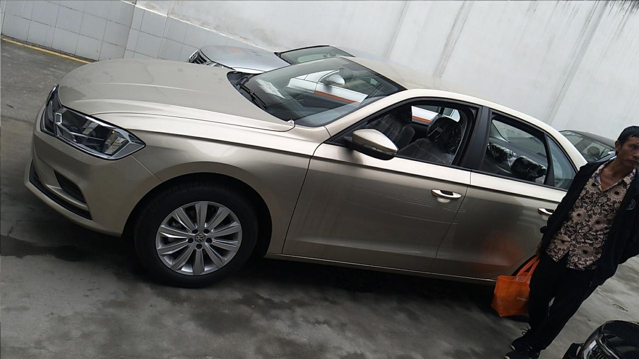 裸车68300，宝来传奇1.5手动时尚，加买了1299厂家双保，保险花了共6200包含买了3年盗抢险1800被强行购买的