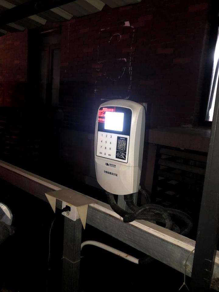 五菱五菱宏光MINIEV 单路600w，5A的电瓶车充电桩能否充mini？有的说可以，有的说不可以，一脸懵！