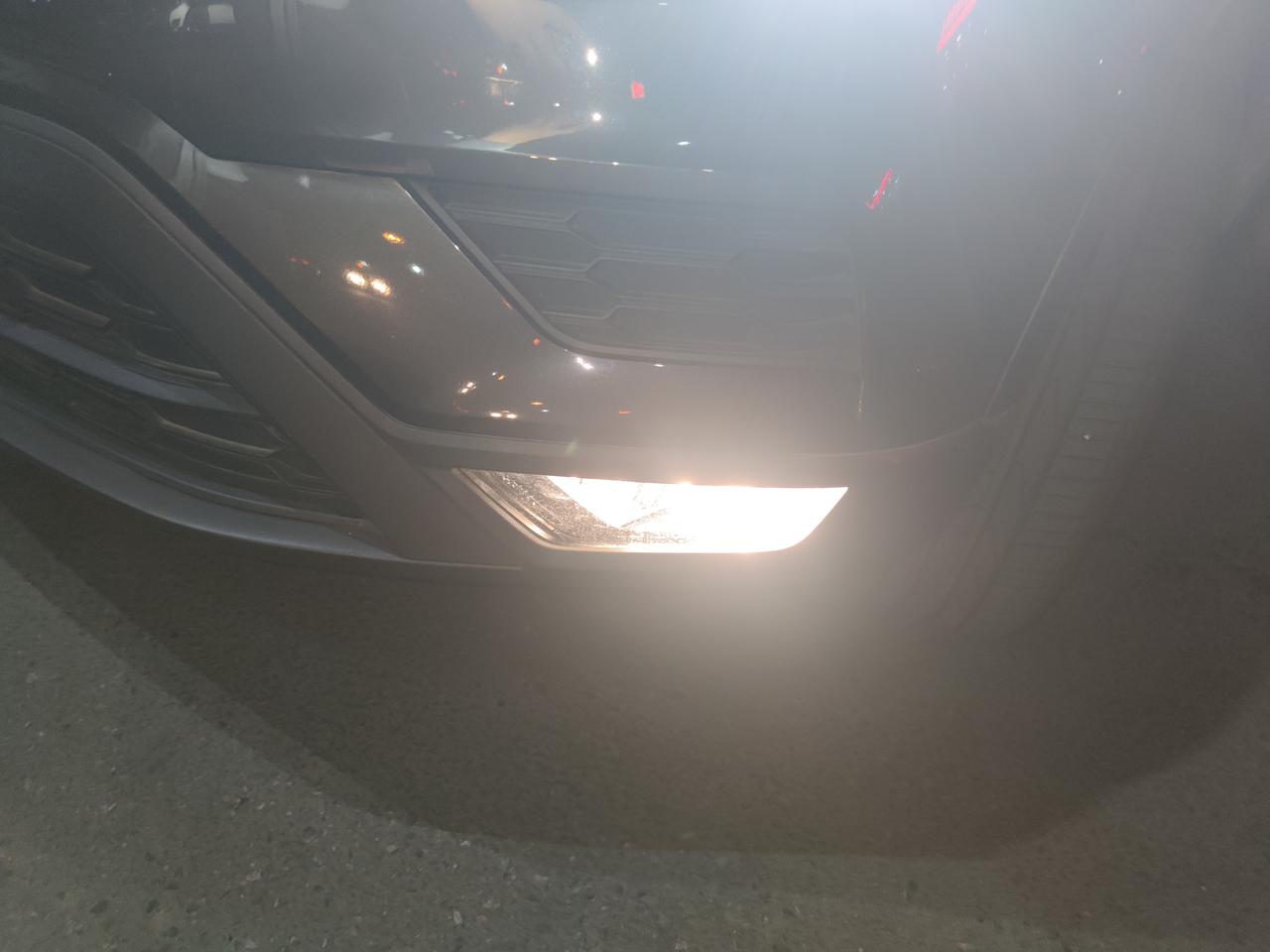 大众途岳 小白想请教一下各位大佬，晚上突然发现我的前雾灯只亮了一个，还有一个雾灯不亮的，之前这个部位撞了一下，想问一下是