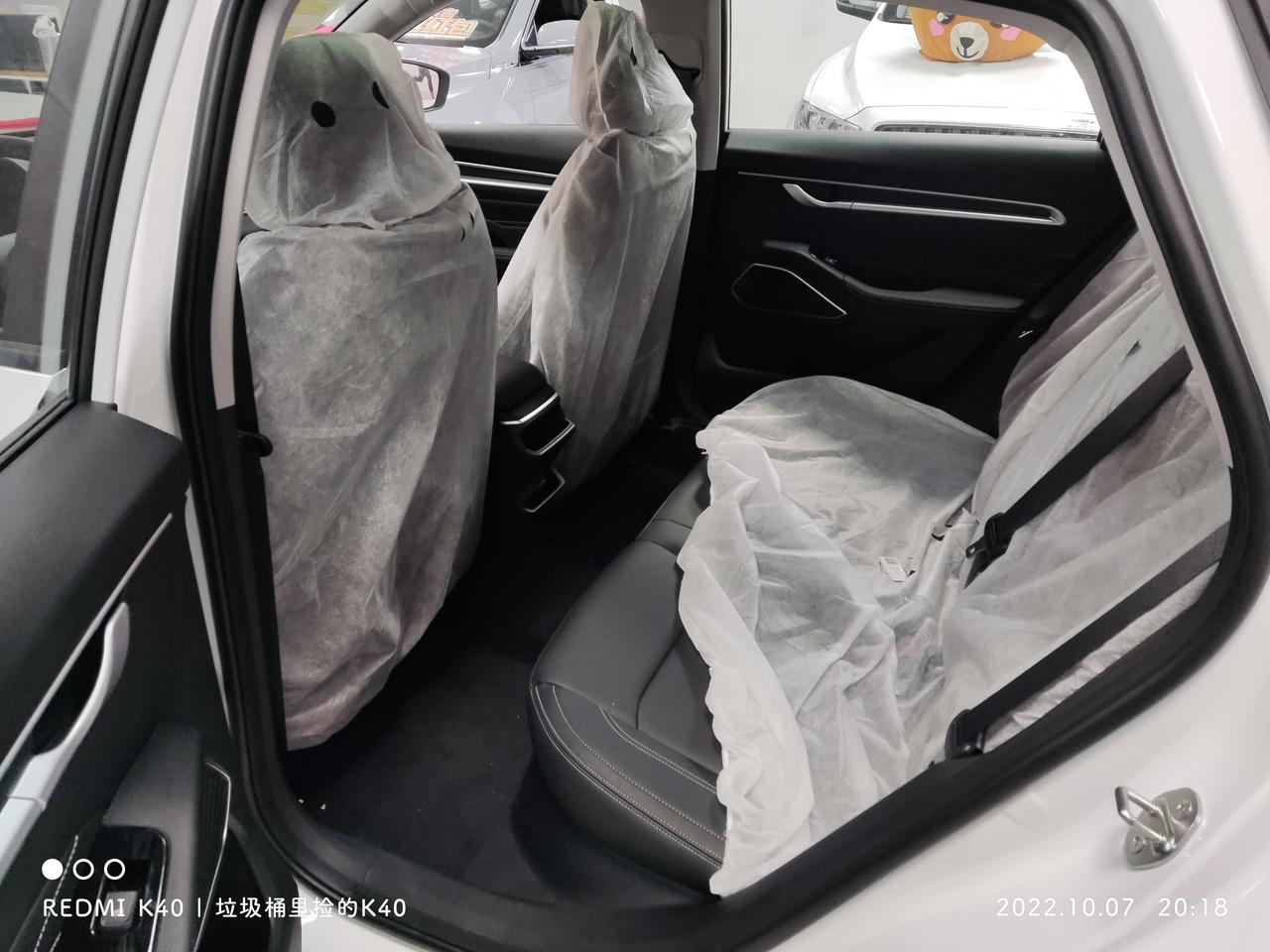 哈喽，友友们，我想问一下第四代帝豪后门有喇叭吗，销售说有但是我感觉后门喇叭不会响呀求解答