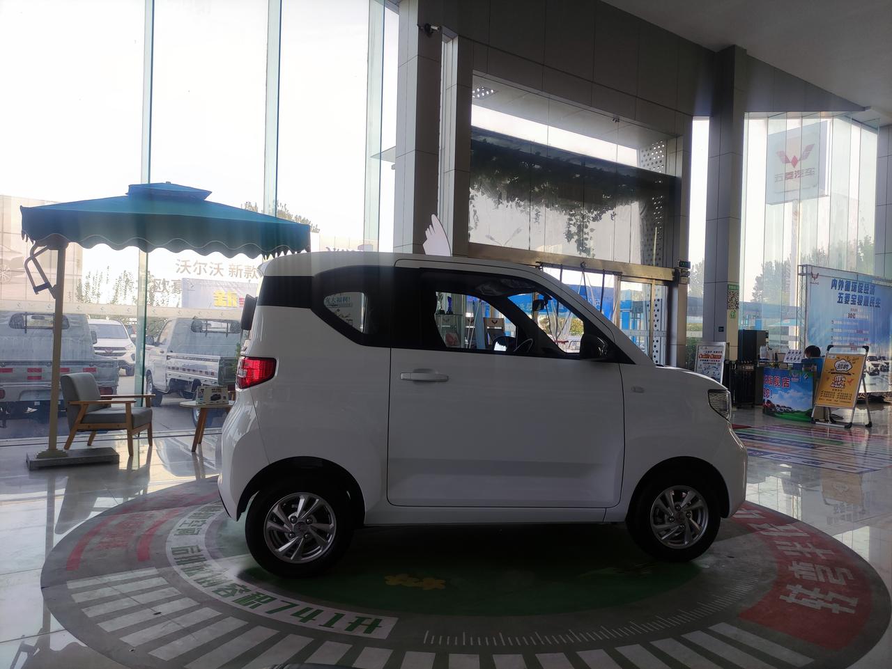 五菱五菱宏光MINIEV 准备马上提mini了  大家订车都有送什么礼品么？我到时候好要要