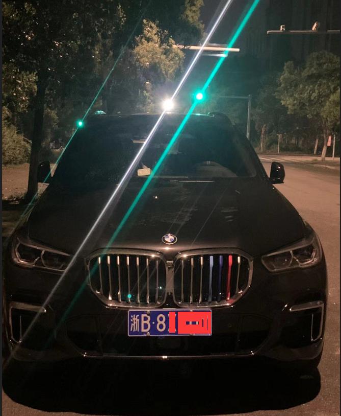 宝马X5-3.0尊享提车-火山红内饰，加高性能卡钳，带空气悬挂加持，裸车77.5，加了2.98W的装潢（包括10年免费小