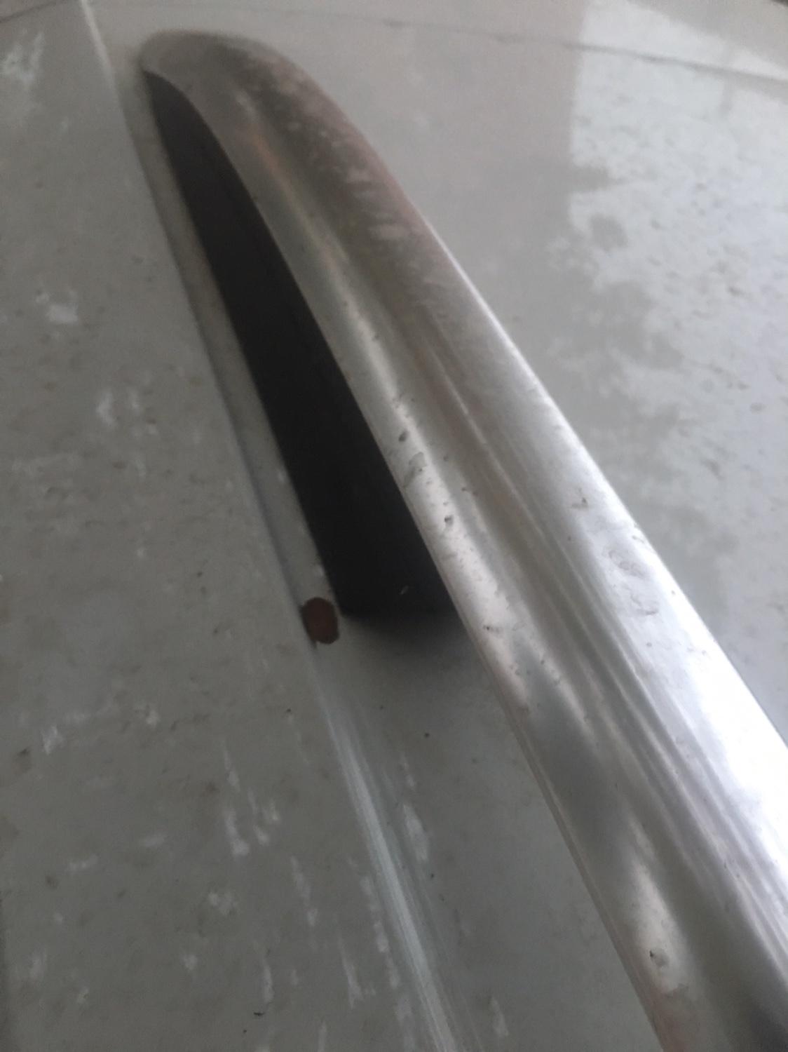 大众探岳 千万别把车停树下面。这就是最好的回报。 这是掉了一个虫卵  现在也不知道是车漆坏了还是虫卵粘连在上面。反正我是