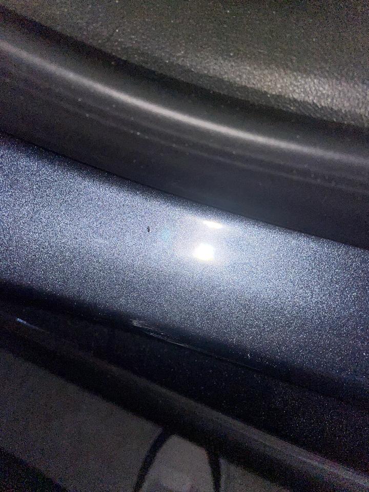 雪佛兰迈锐宝XL 原厂车漆有凸起，触摸有颗粒感，应该是漆面下有东西，老哥们这是什么情况啊