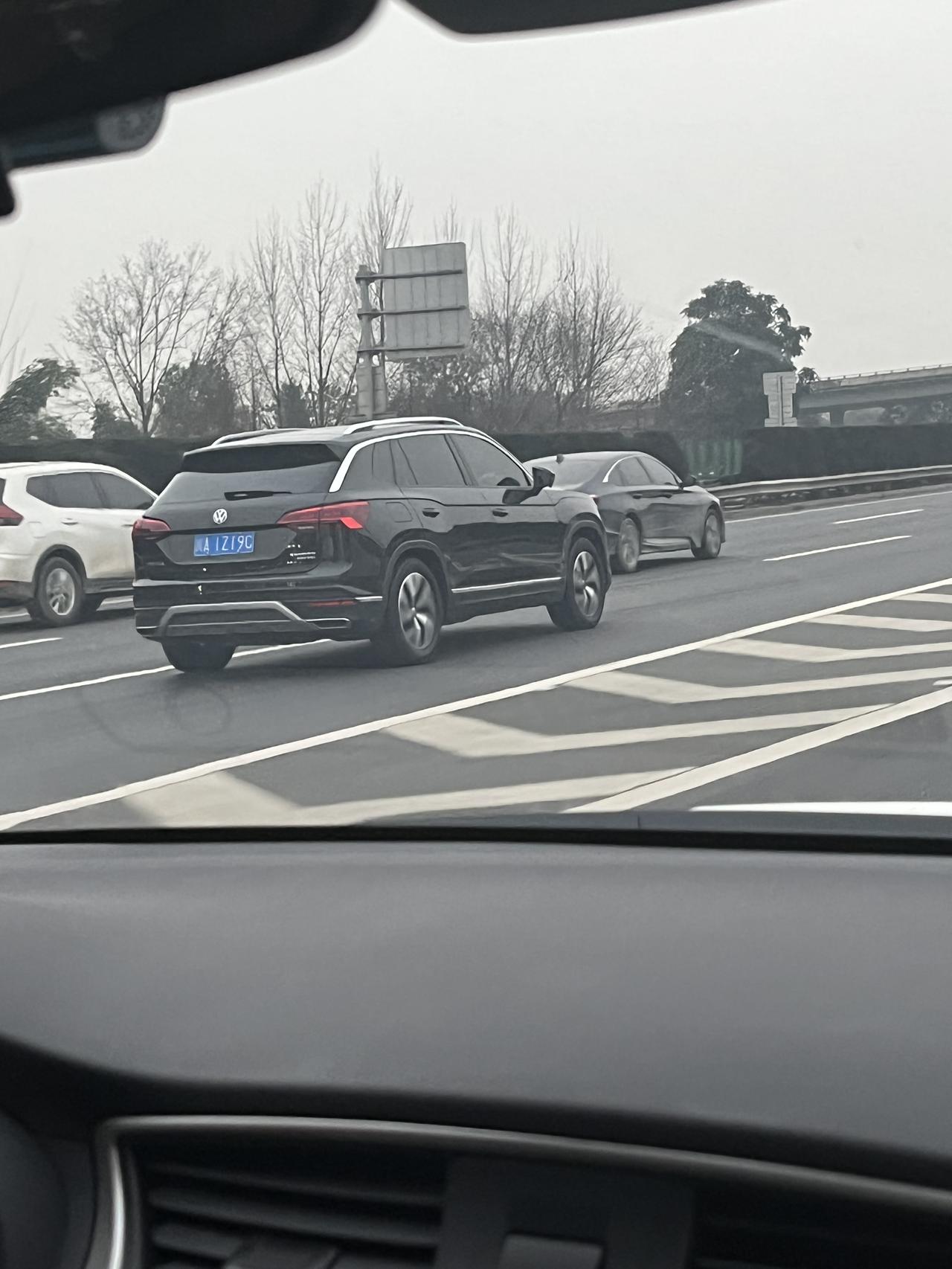 问一下各位，这是途岳吗，真好看