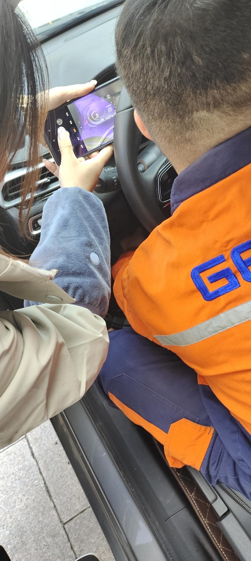 吉利帝豪 后续来了，问题就是误报，接触码就回来了，售后态度还不错，拿了个电脑过来五分钟就解决了，说有啥事下次直接打电话就