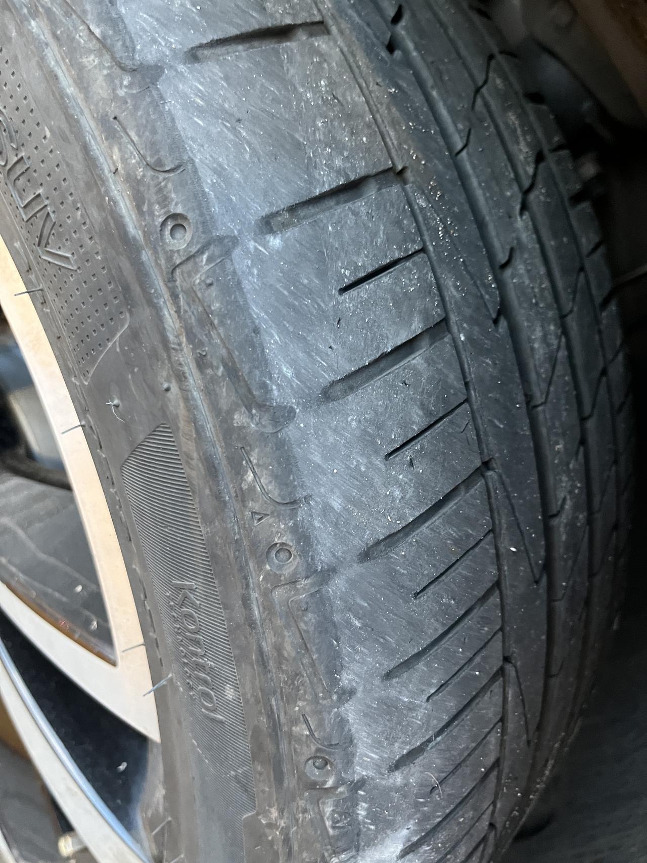 大众途岳 去年五月底落地的车，两万公里不到点，前胎磨损严重
