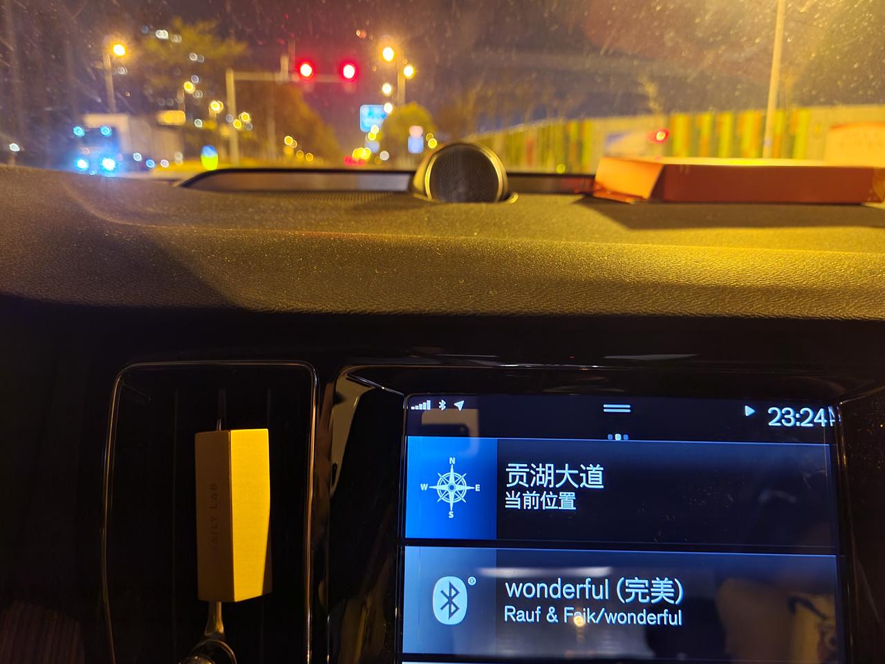 沃尔沃S60 家人们，s60原厂阿尔派10个扬声器，好像有四个喇叭位是空着的。。想问问有什么音质提升的改装方案能把剩下四
