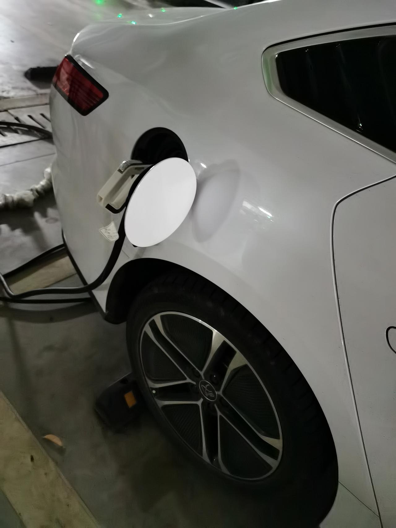 比亚迪汉EV 比亚迪汉的新能源置换补贴需要卖点后新办的行驶证吗？ 不是卖掉前的