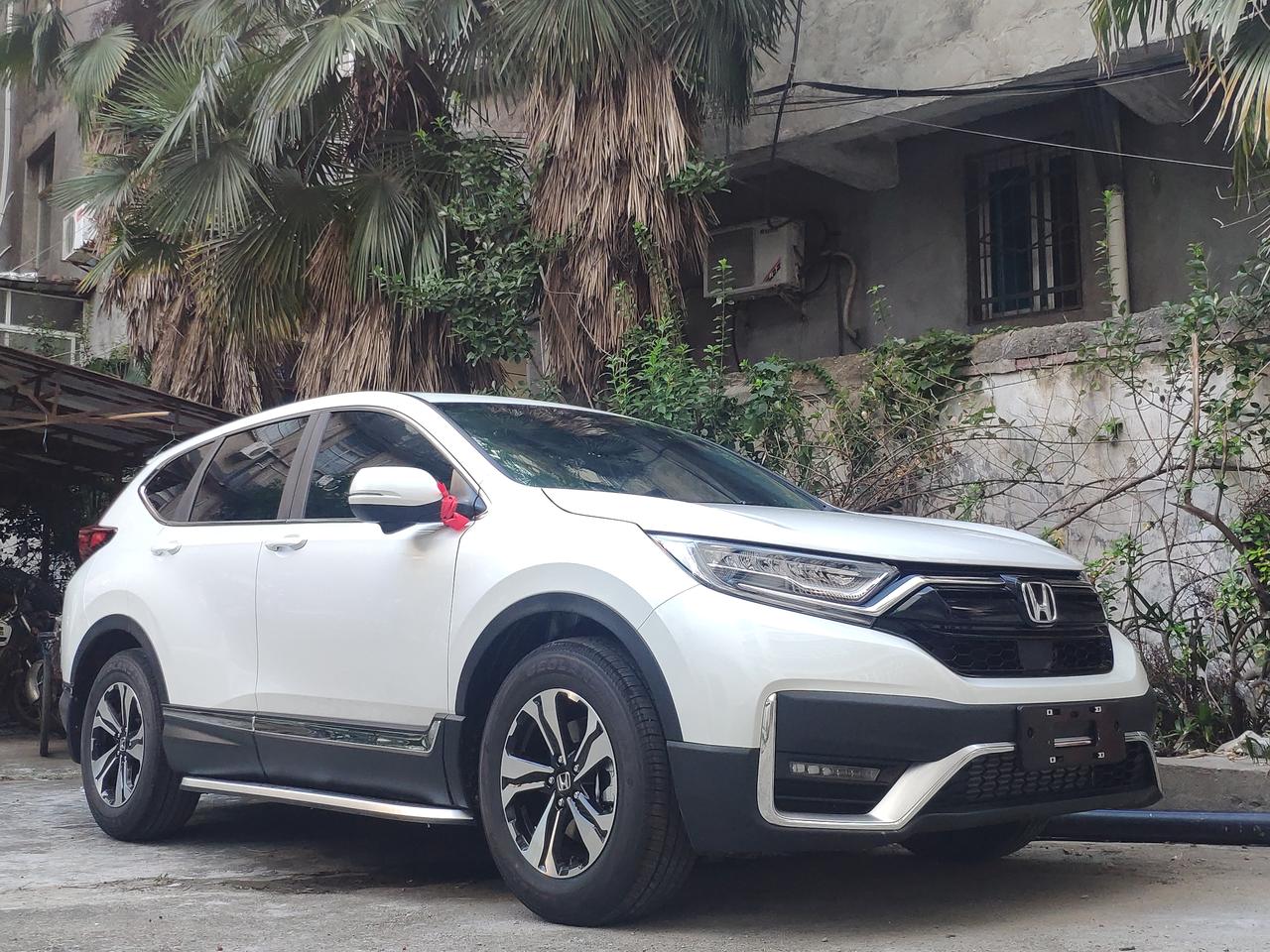 本田CR-V 大家好，想问一下各位crv车主都用的什么牌子的记录仪啊？是后视镜的好还是隐藏式的好？另外crv走线的话走点