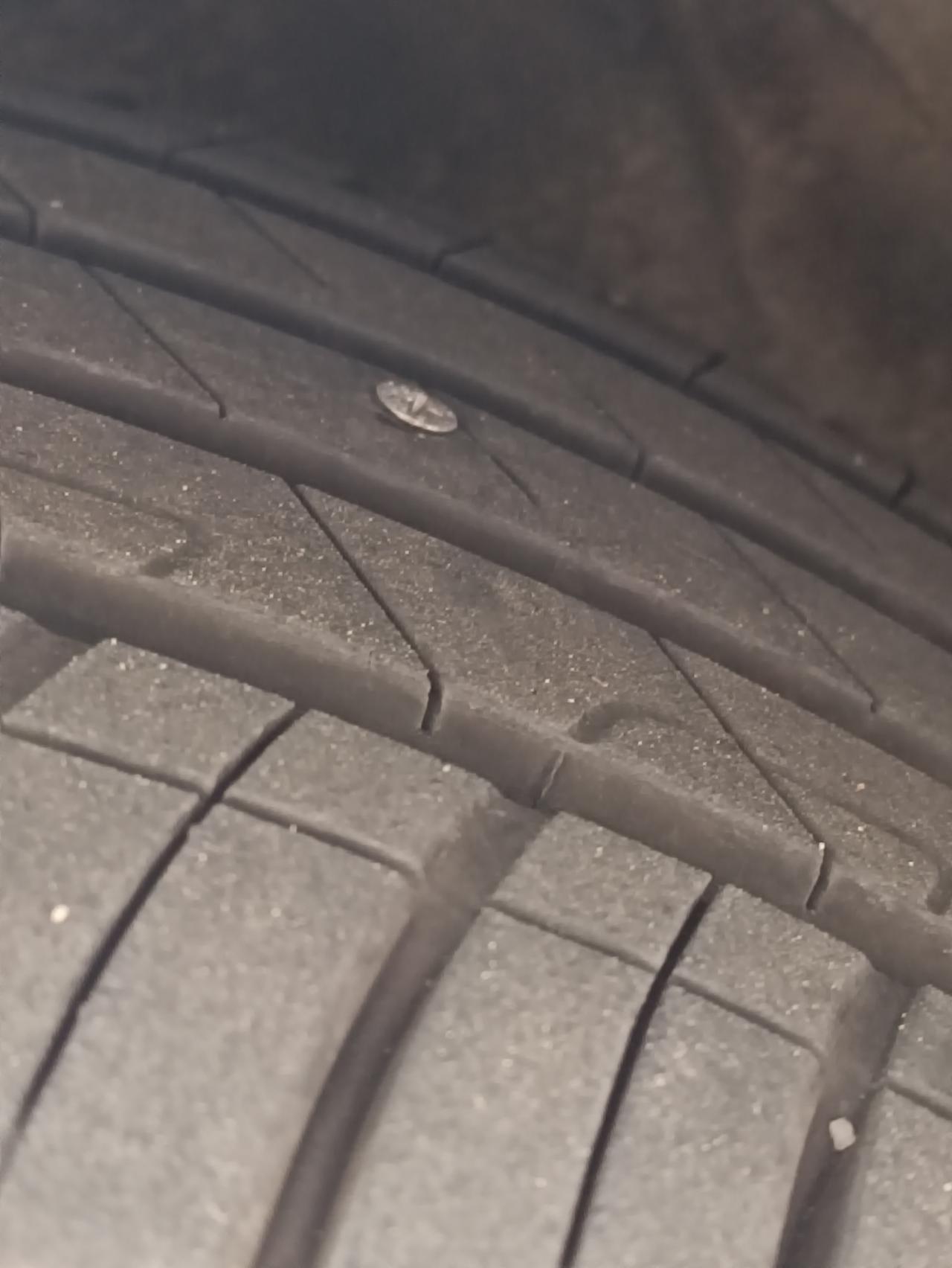 雪佛兰迈锐宝XL 这个扎了个钉子有没有事啊各位