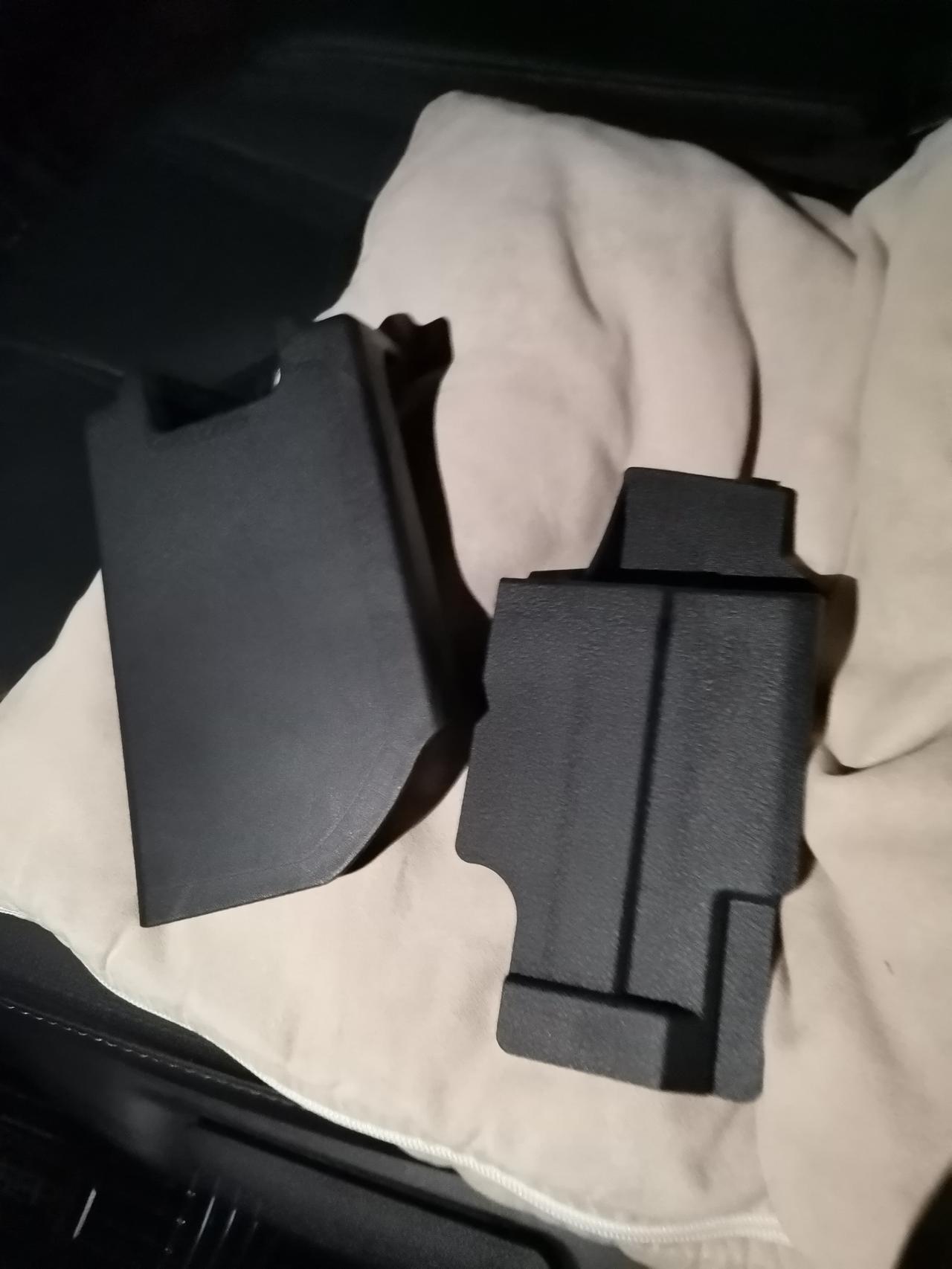 请问新款汉兰达，安装了360全包围脚垫会出现这样的问题吗？我昨天把第二排座椅推之后再复位，从座椅下面掉出两块塑料板，后来