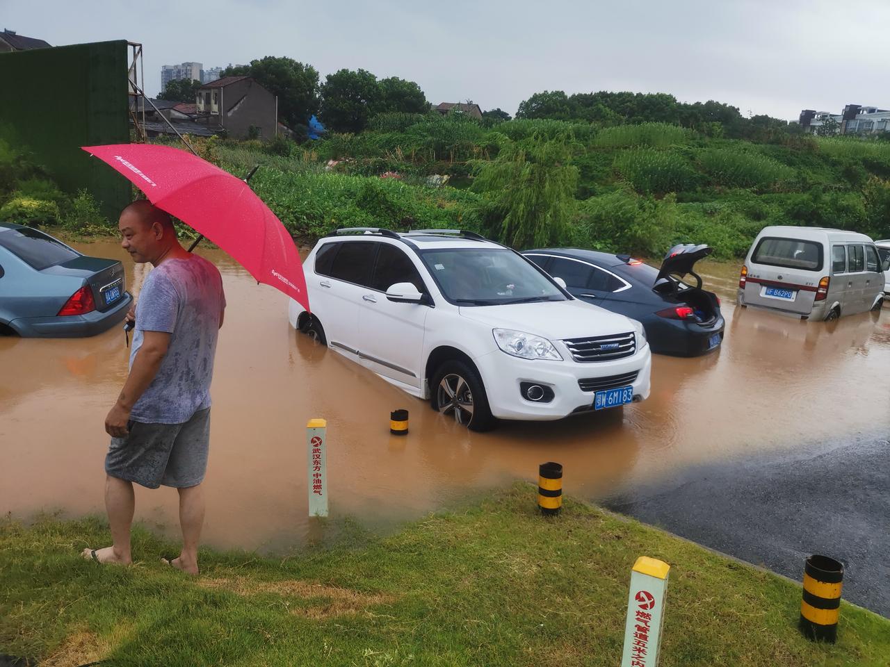 请问哪位大神能告诉我迈锐宝XL的涉水深度啊？还有它的进气口在什么位置？最近我们这边老是大雨，小区排水不好，老是有车被淹了
