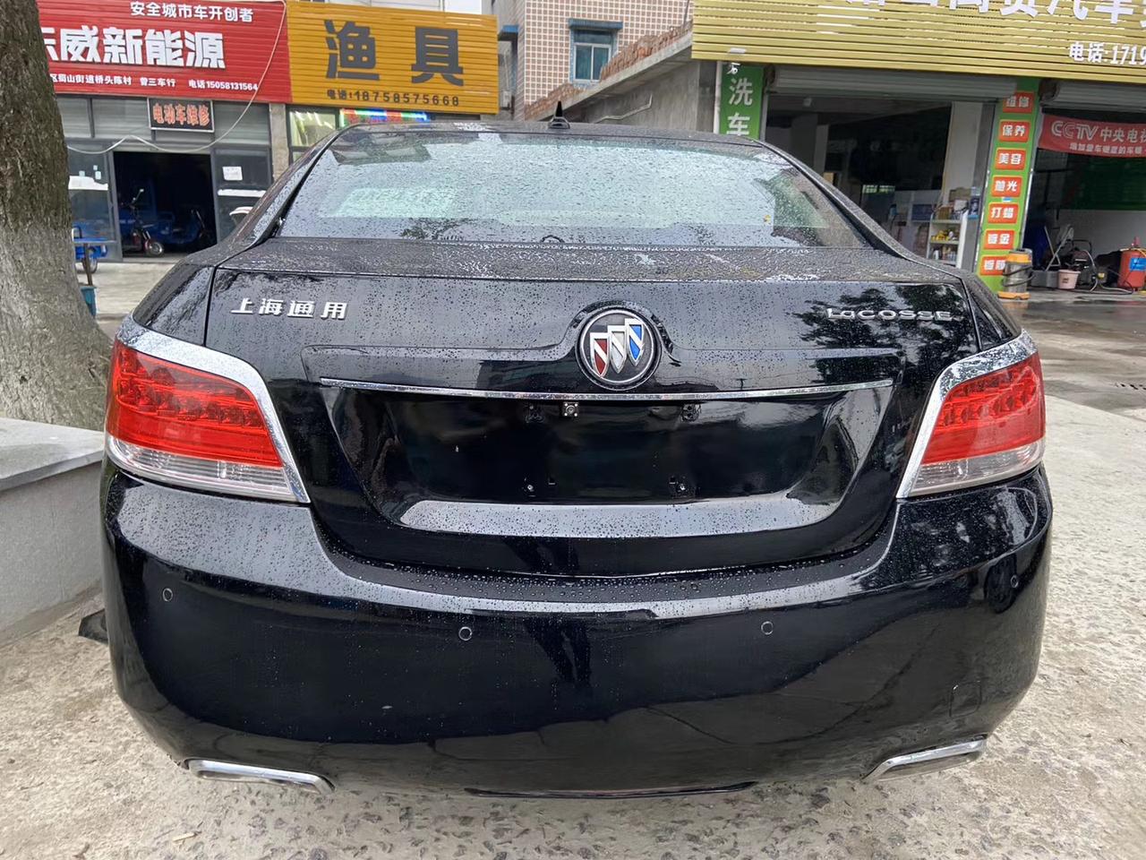 别克君越 请求大师答案我这个车刚买的收到2010年的车跑有210000公里不到我想换变速箱油可昨天在维修店想换变速箱油维