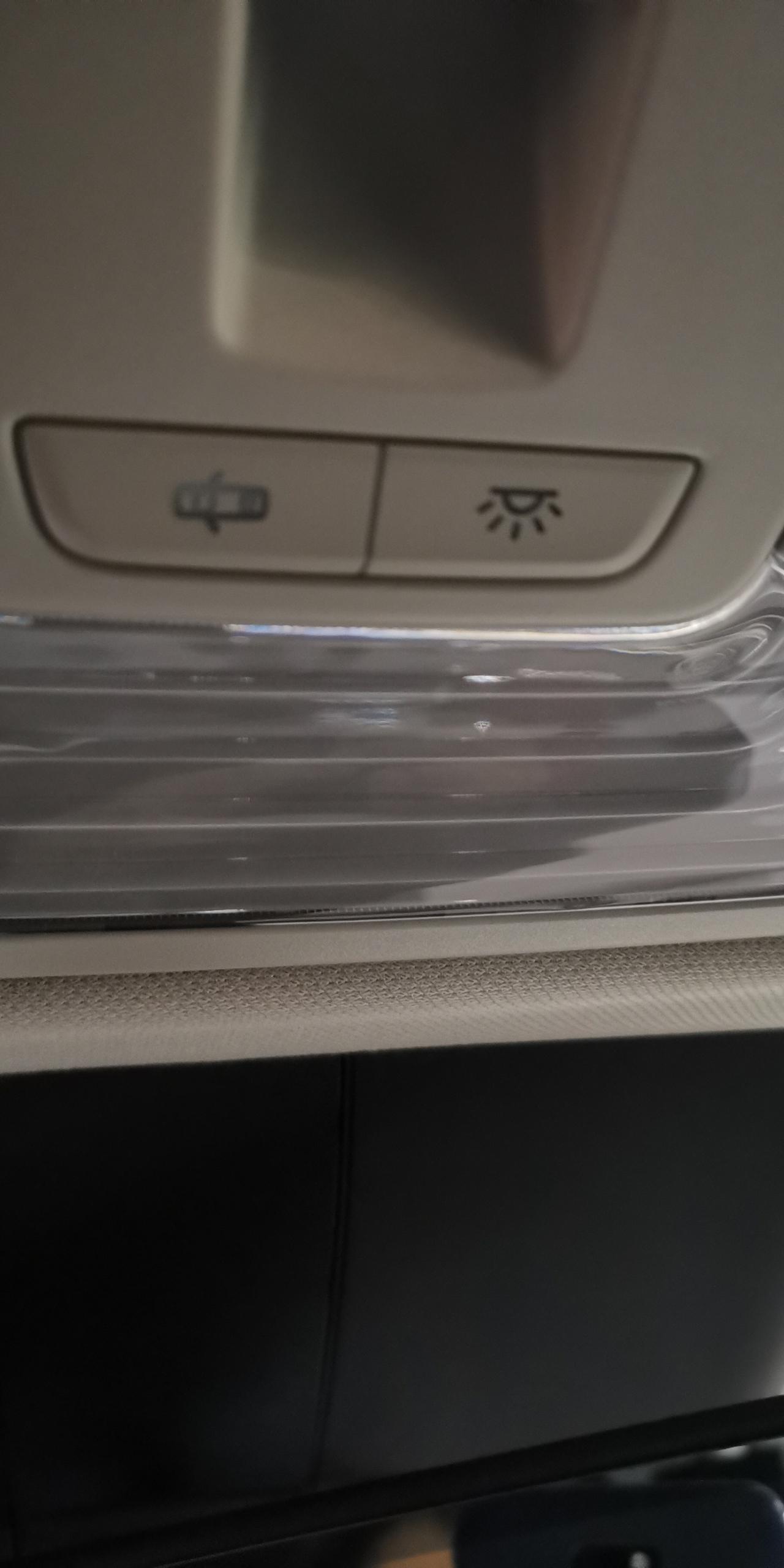 红旗HS5 请教方向盘左下这两键的功能和顶灯那个“车”键的功能。