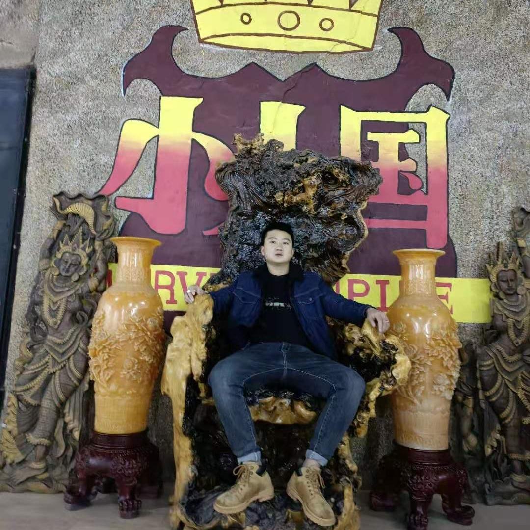 比亚迪秦PLUS DM-i 求万能的车友，蓝色和黑色的实拍图
