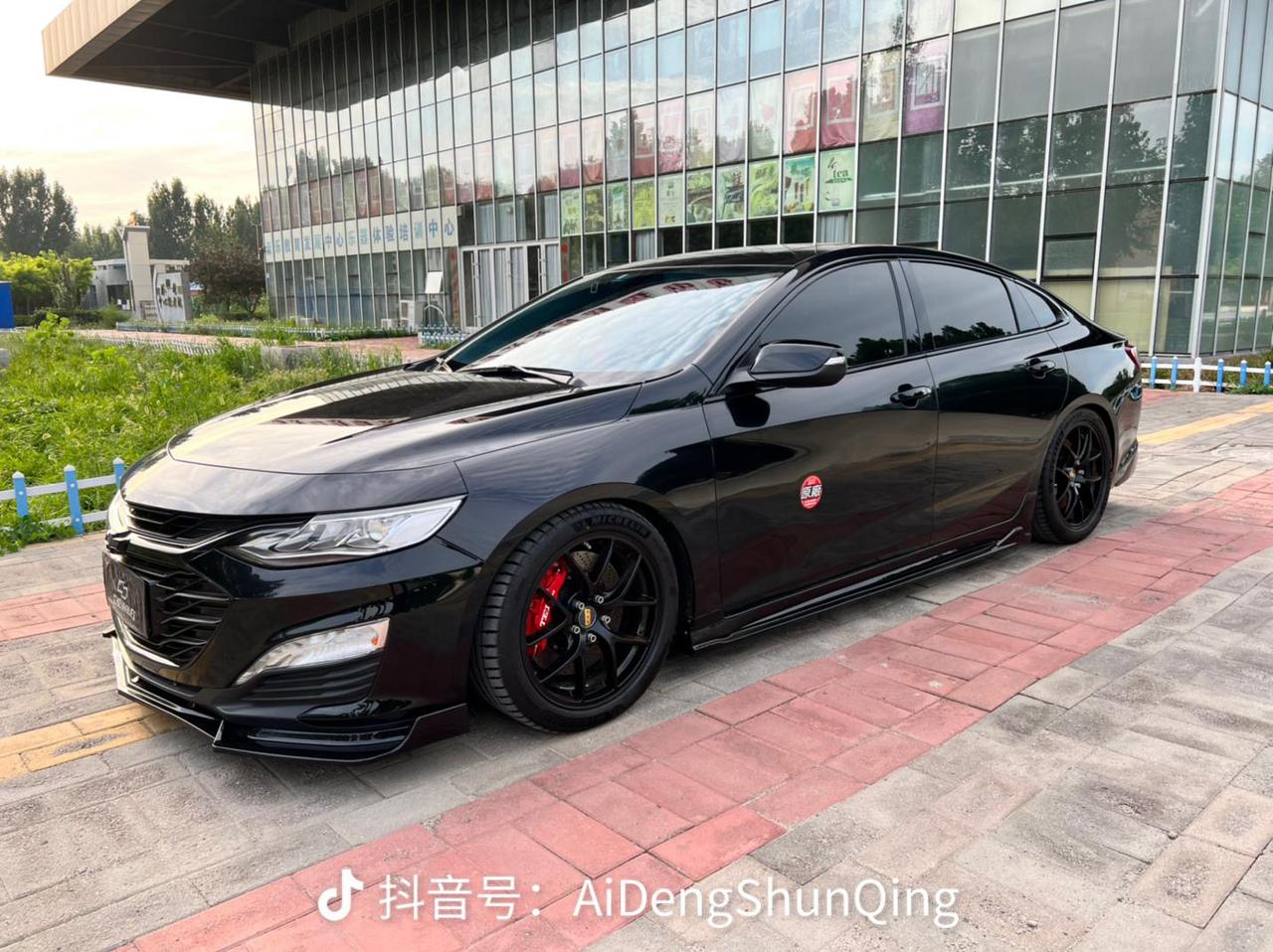 雪佛兰迈锐宝XL 纠结2.0锐动，大哥们你们市区上下班通勤的油耗是多少参考一下，去试驾了感觉油门有点窜很不习惯还有就怕后