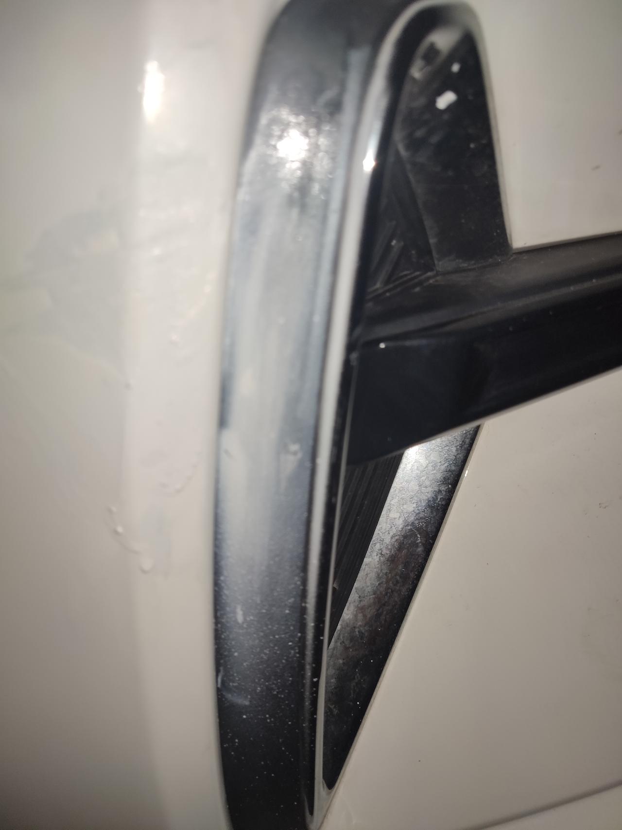 吉利帝豪 车自己喷漆不小心喷到黑色塑胶那了，可以清除那个吗？车身可以到时候重新去喷漆，就是黑色那里那个不知道怎么搞