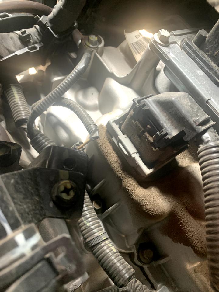 逸动20款尊享型去年7月购车 有滲油 怎么处理的大家