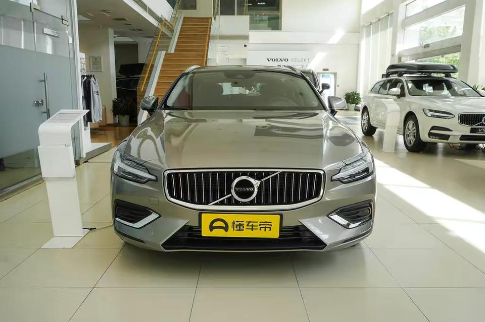 沃尔沃S60 沃尔沃s60与V60应该选那款 更适合年轻人  本人小白一个  希望各位大哥普及一下 简单介绍一下  感谢