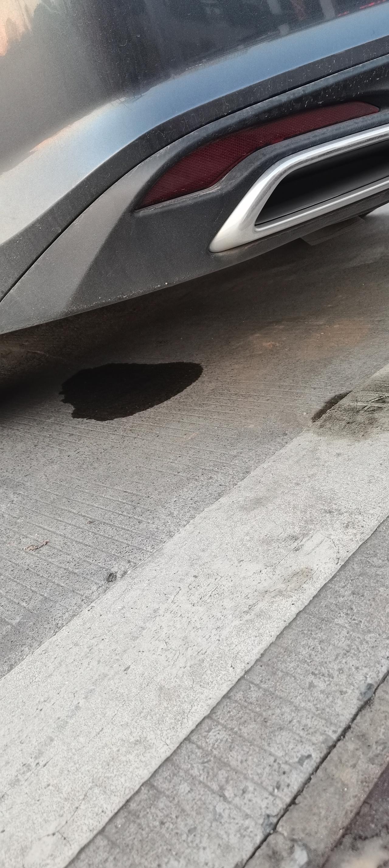 雪佛兰迈锐宝XL 跑高速这个地方为什么在滴水，闻了  是水不是油