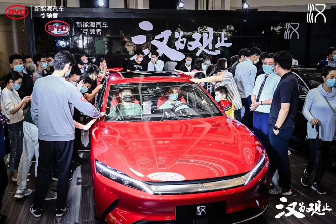 比亚迪汉EV 实车  好看吗